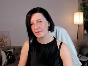 See Lia_reyn online Now @ camswhore.com