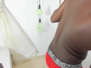 See Peluche_ebony1 online Now @ camswhore.com