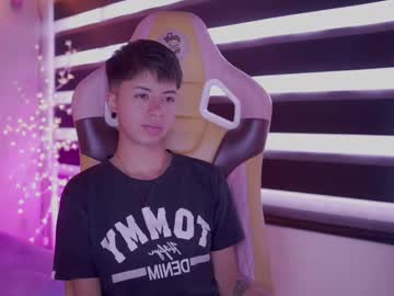 See Tommy_blue1 online Now @ camswhore.com